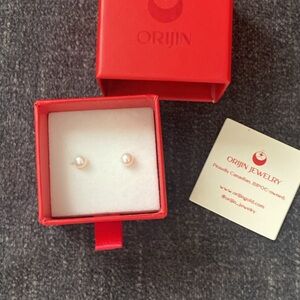 Orijin Pearl Earrings - Jillybox Spring 2026